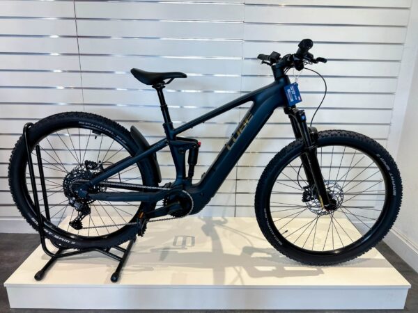 Cube stereo hybrid PRO