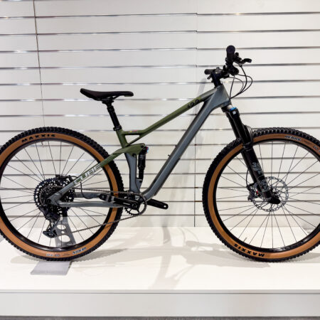 CUBE Stereo ONE22 HPC TM 29 flashgrey´n´olive