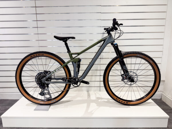 CUBE Stereo ONE22 HPC TM 29 flashgrey´n´olive