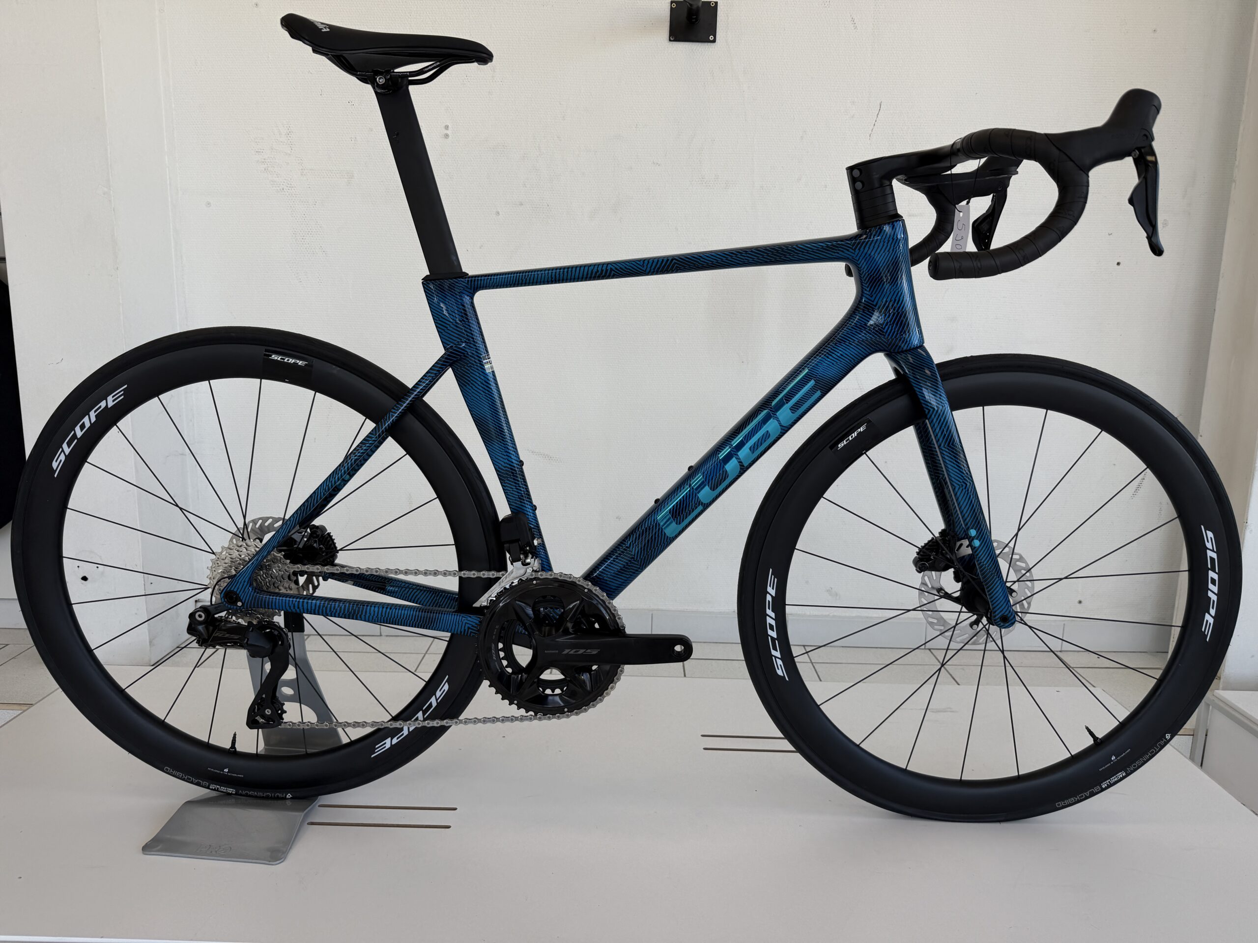 CUBE LITENING C/68X RACE BLUE