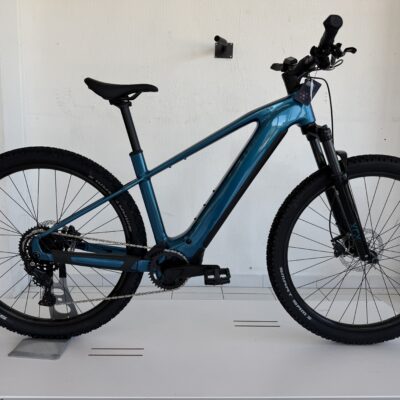 CUBE REACTION HYBRID PERF 600 ELECTRICINLUE N