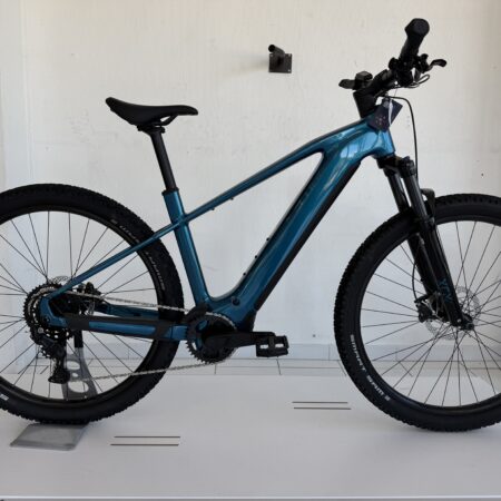 CUBE REACTION HYBRID PERF 600 ELECTRICINLUE N