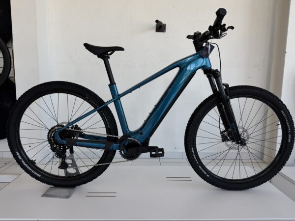 CUBE REACTION HYBRID PERF 600 ELECTRICINLUE N